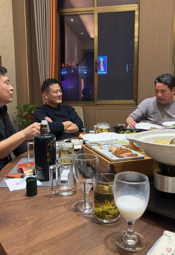 今天和几位老战友聚餐，他们之前就对加入扬子感兴趣，今天正式加入进来了，我心里也由衷开心，以后又可以并肩作战了