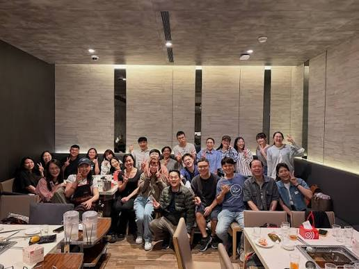 一顿饭，一群人，一份情。感谢一路并肩同行，继续加油！